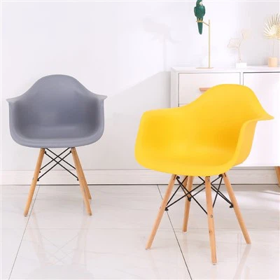 Chaise en plastique Eames